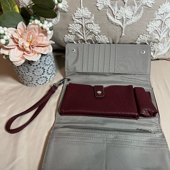 Jessica Simpson Chic Burgundy Wristlet with Zipper Accent - Picture 4 of 4